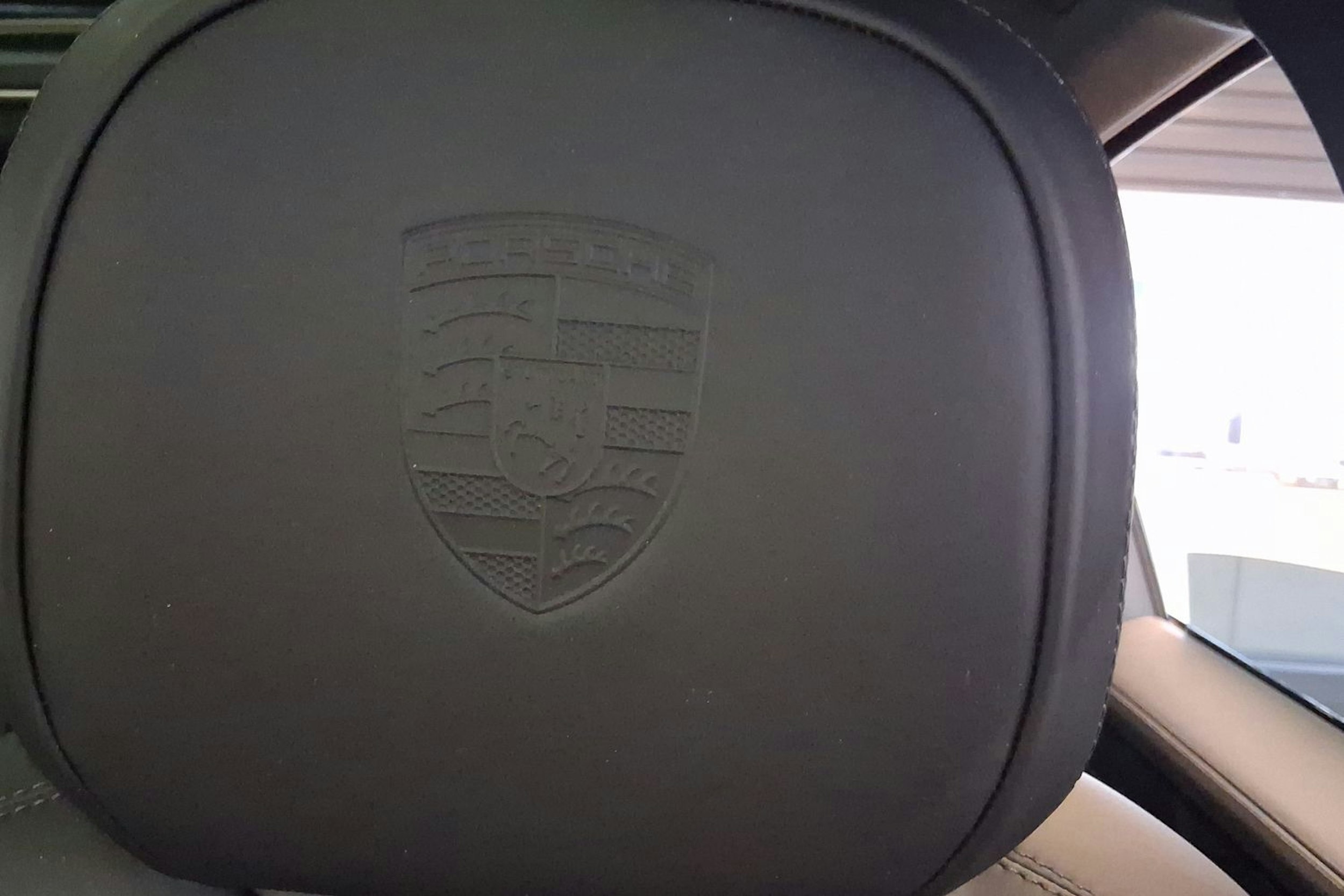 harmaa Porsche Cayenne 2026 kuva 13.