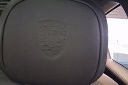 harmaa Porsche Cayenne 2026 kuva 13.