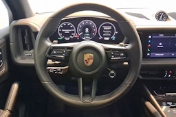 harmaa Porsche Cayenne 2026 kuva 14.