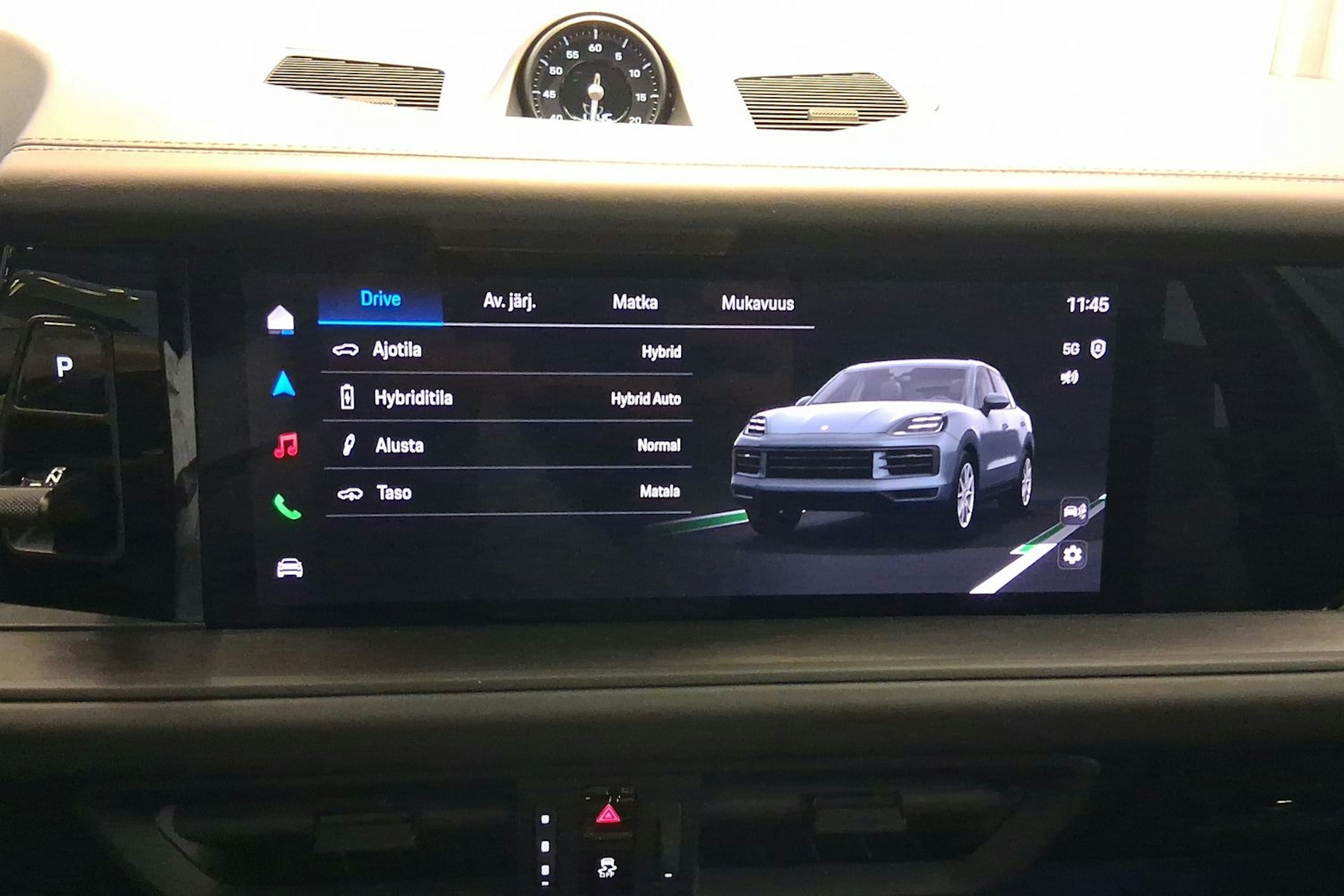 harmaa Porsche Cayenne 2026 kuva 18.