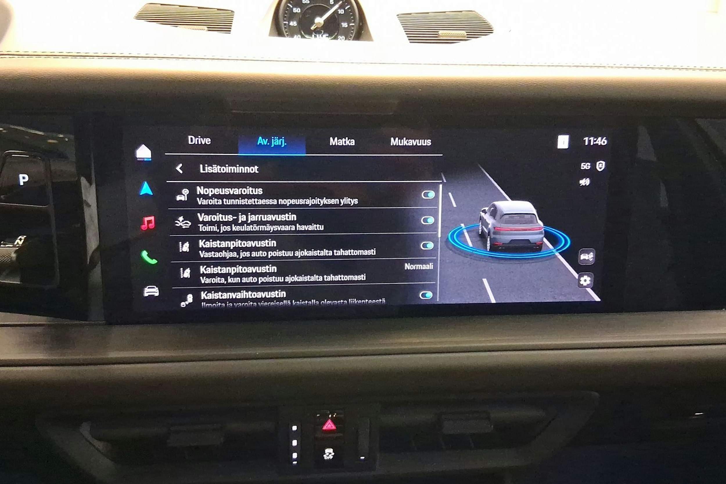 harmaa Porsche Cayenne 2026 kuva 20.