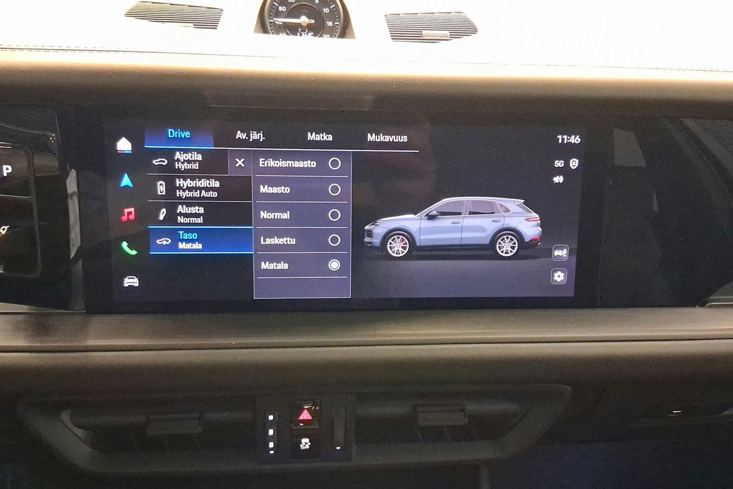 harmaa Porsche Cayenne 2026 kuva 22.