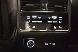 harmaa Porsche Cayenne 2026 kuva 27.