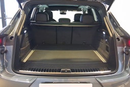 harmaa Porsche Cayenne 2026 kuva 28.