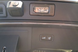 harmaa Porsche Cayenne 2026 kuva 30.