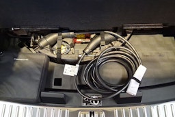 harmaa Porsche Cayenne 2026 kuva 32.