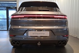 harmaa Porsche Cayenne 2026 kuva 33.
