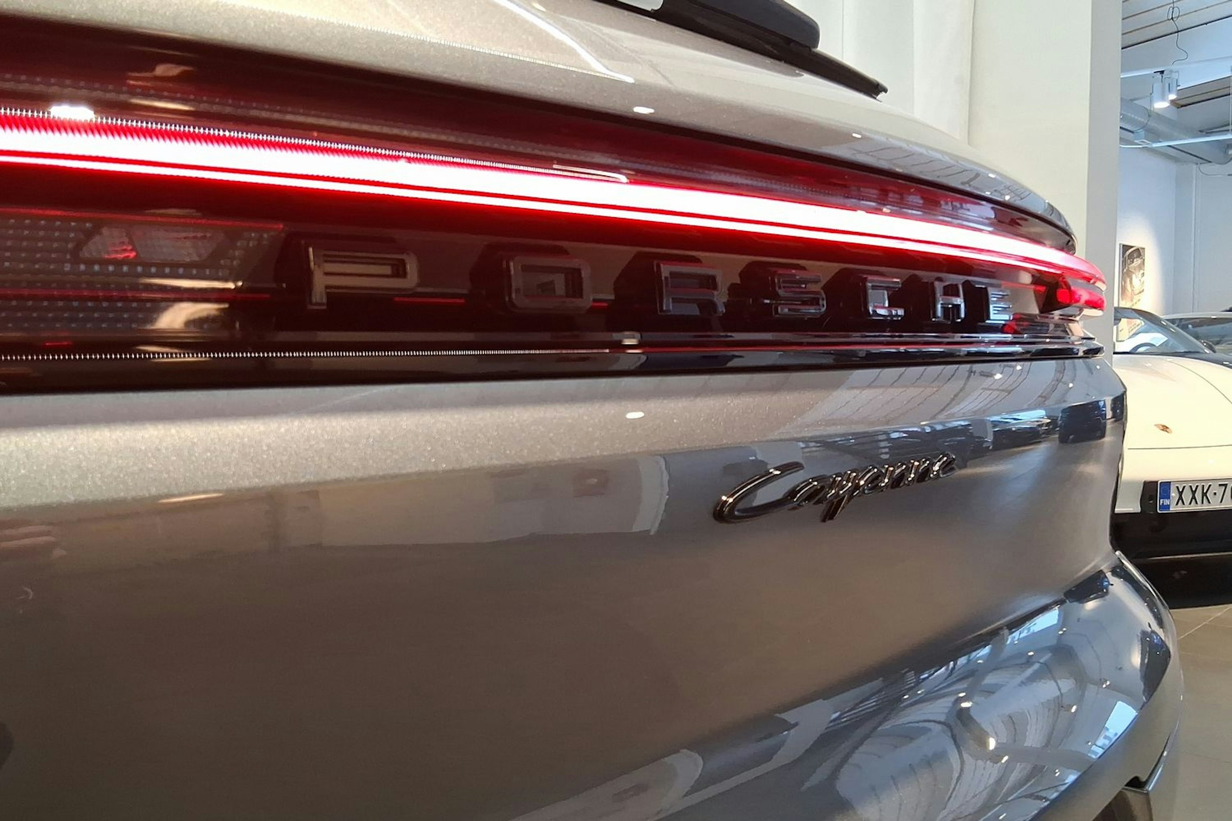 harmaa Porsche Cayenne 2026 kuva 34.