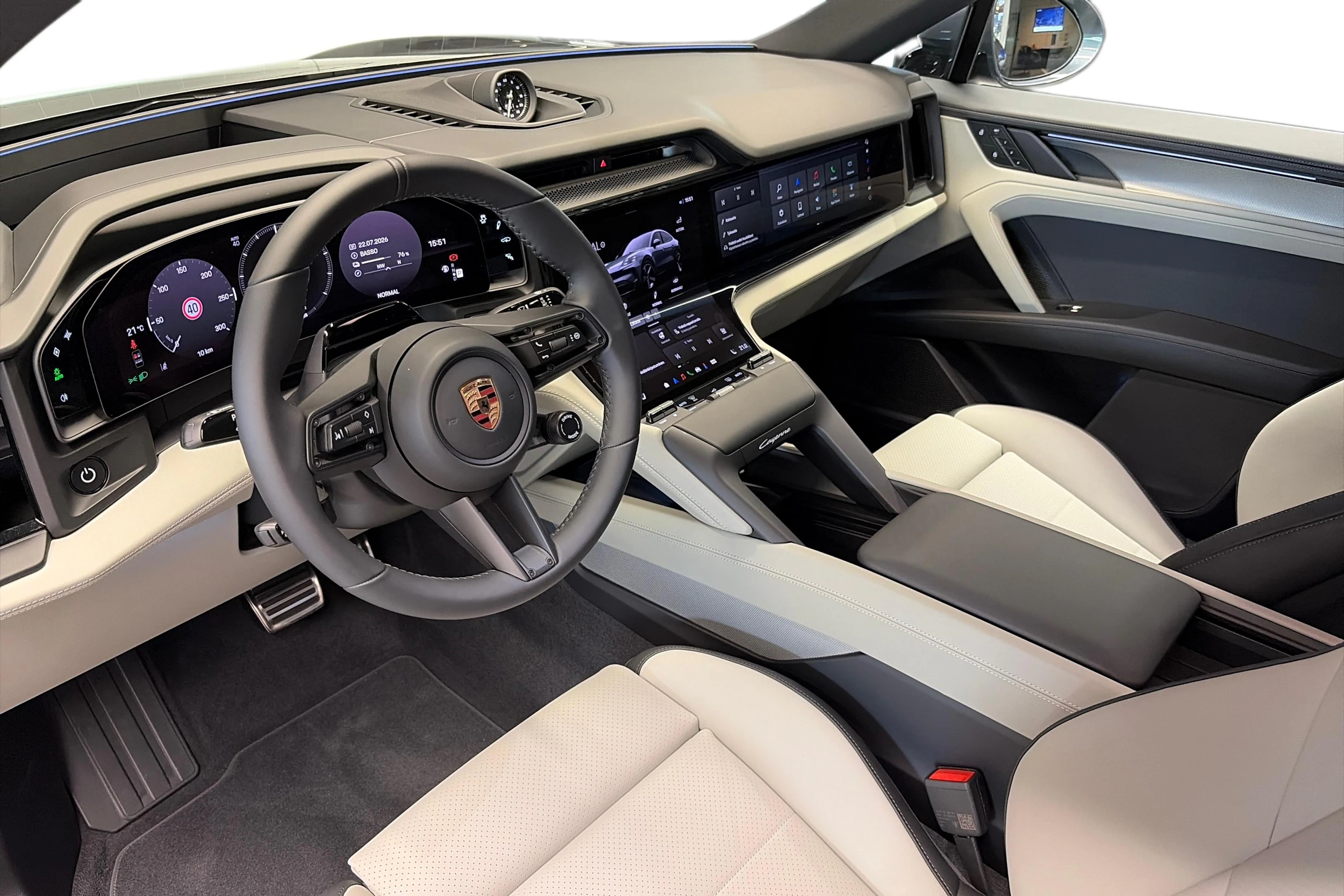 harmaa Porsche Cayenne 2026 kuva 6.