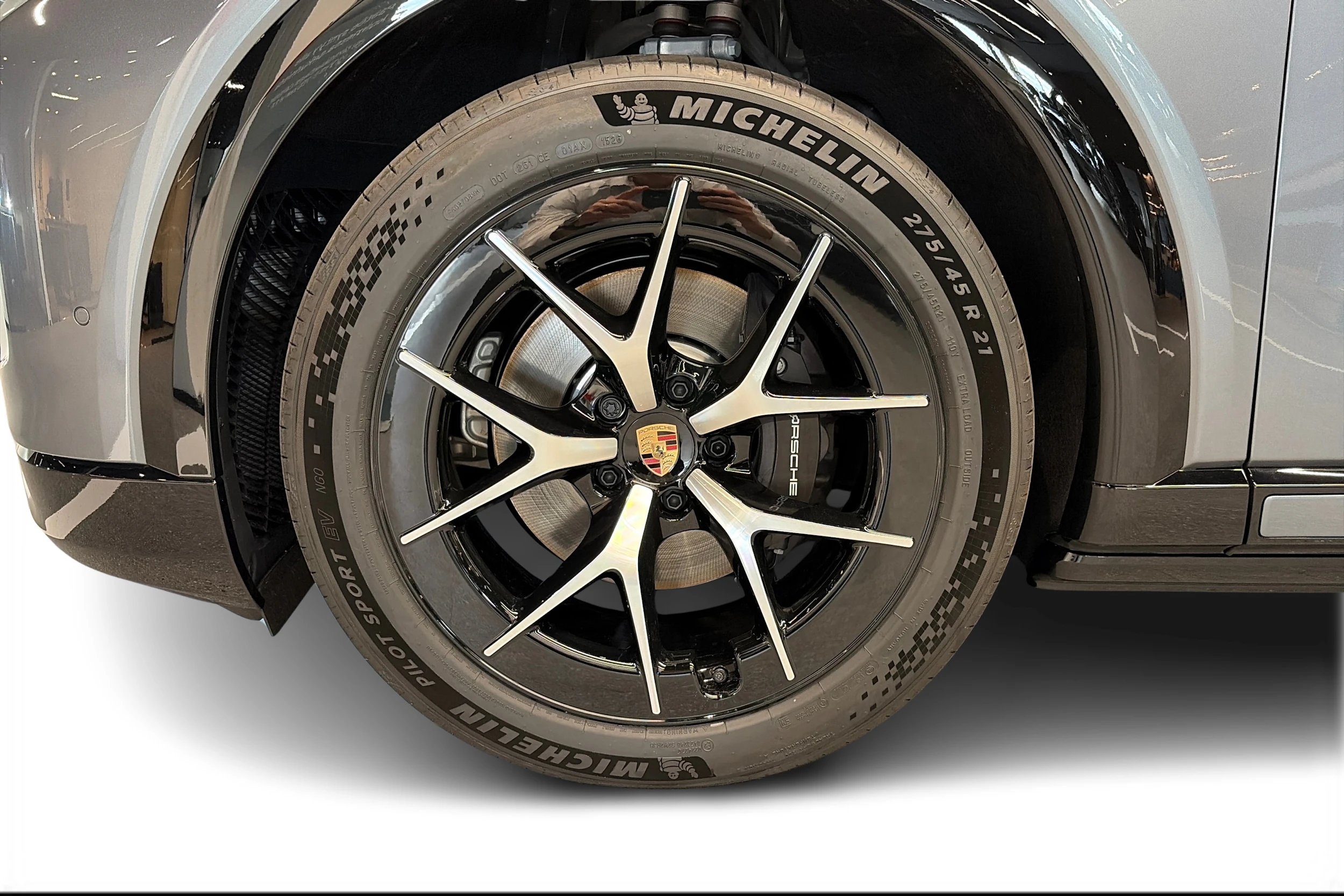 harmaa Porsche Cayenne 2026 kuva 9.