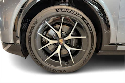harmaa Porsche Cayenne 2026 kuva 9.