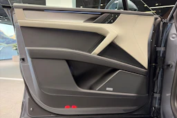harmaa Porsche Cayenne 2026 kuva 12.