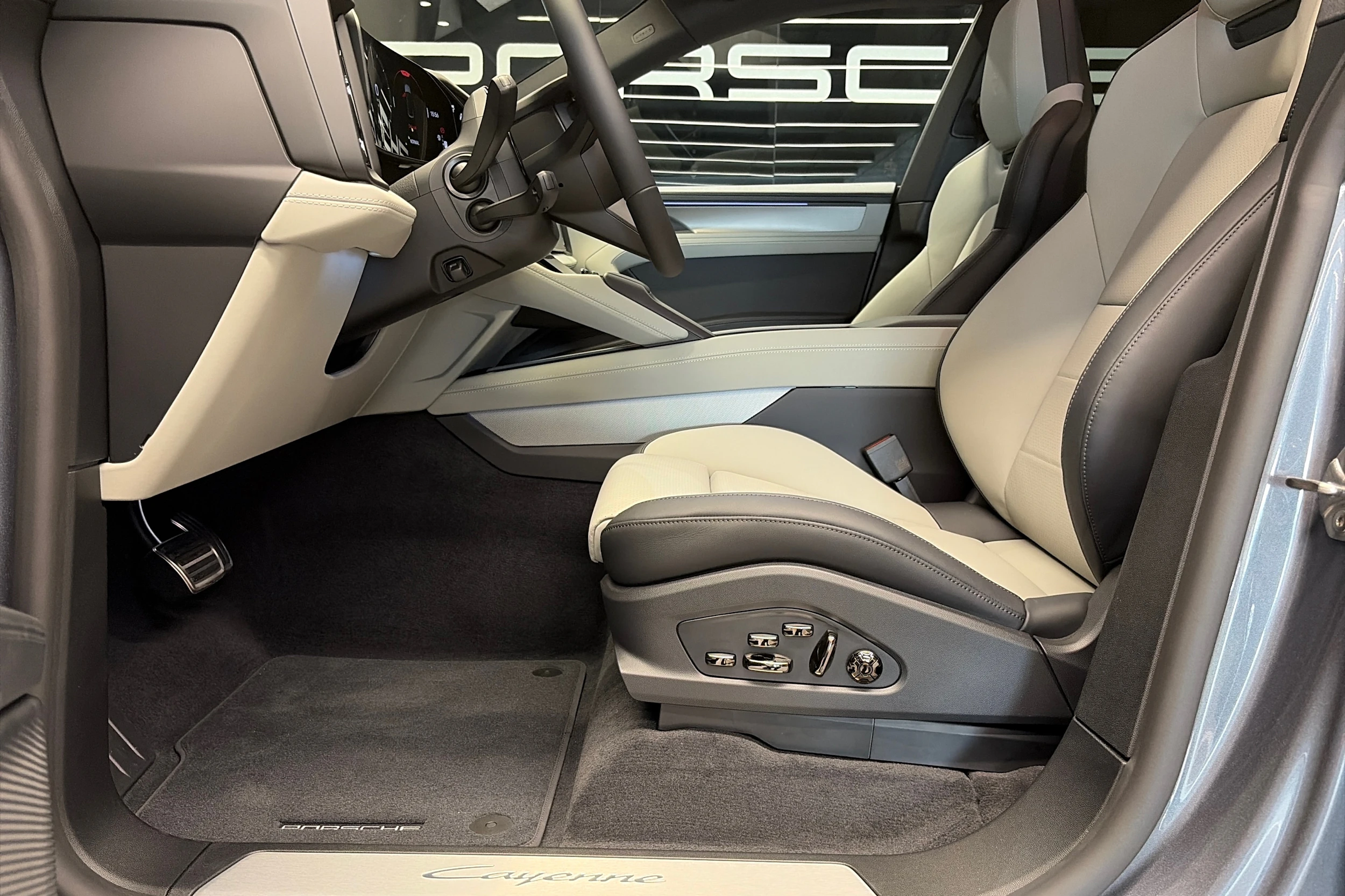 harmaa Porsche Cayenne 2026 kuva 14.