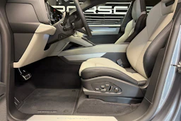 harmaa Porsche Cayenne 2026 kuva 14.