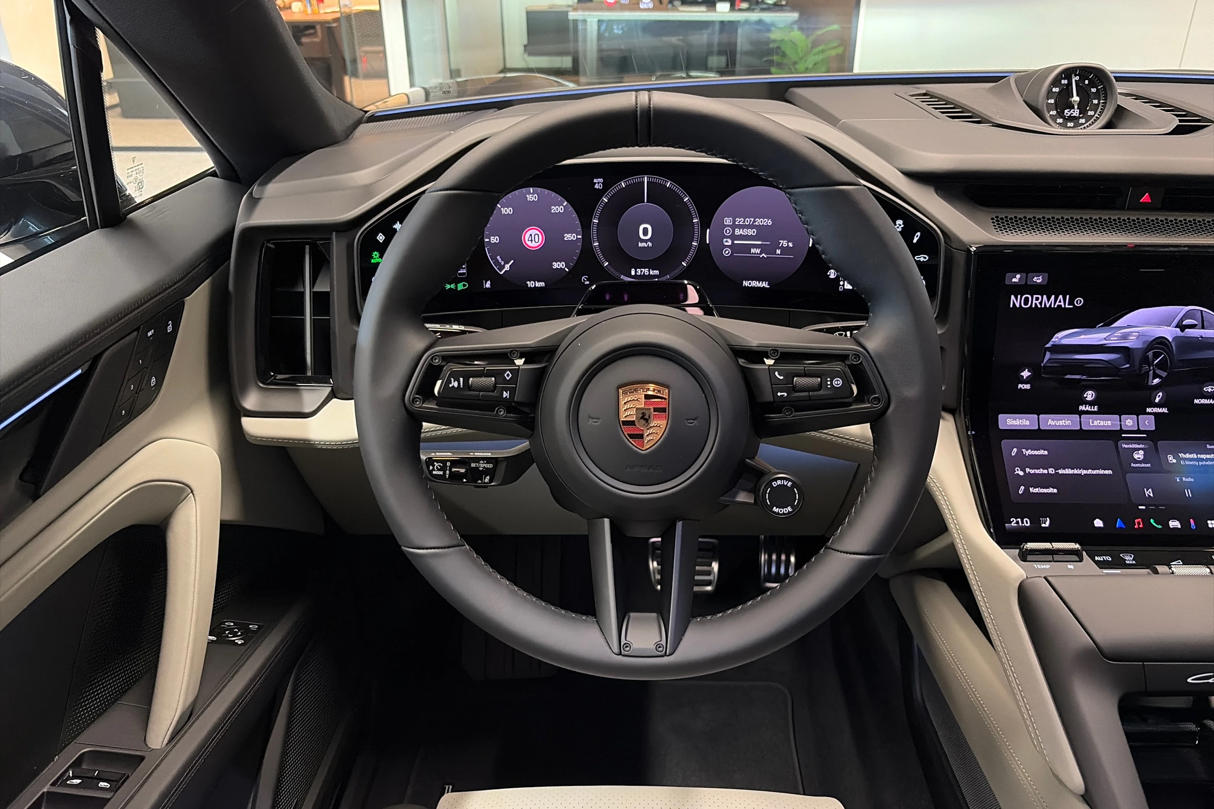 harmaa Porsche Cayenne 2026 kuva 17.