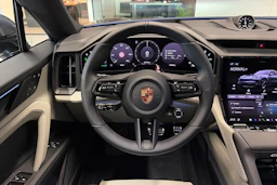 harmaa Porsche Cayenne 2026 kuva 17.