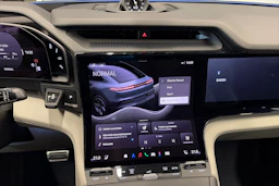 harmaa Porsche Cayenne 2026 kuva 24.