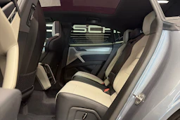 harmaa Porsche Cayenne 2026 kuva 28.
