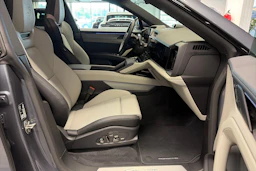 harmaa Porsche Cayenne 2026 kuva 32.