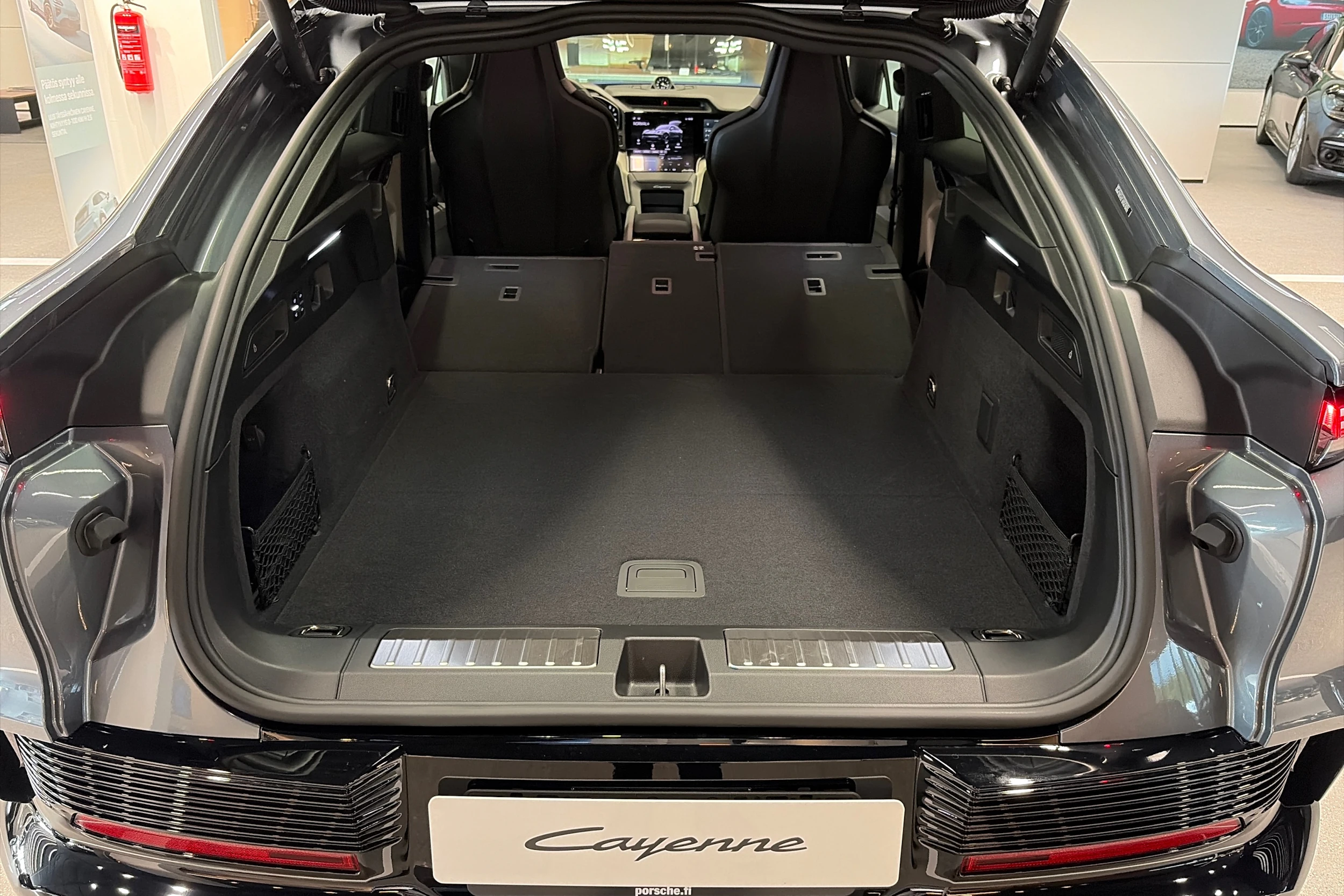 harmaa Porsche Cayenne 2026 kuva 34.