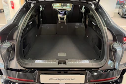harmaa Porsche Cayenne 2026 kuva 34.