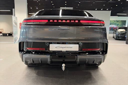 harmaa Porsche Cayenne 2026 kuva 35.