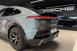 harmaa Porsche Cayenne 2026 kuva 38.