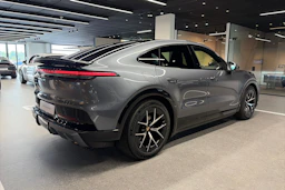 harmaa Porsche Cayenne 2026 kuva 40.
