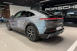 harmaa Porsche Cayenne 2026 kuva 41.