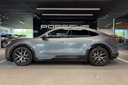 harmaa Porsche Cayenne 2026 kuva 42.