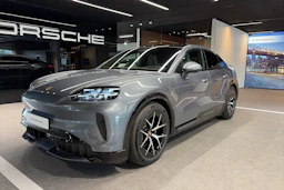 harmaa Porsche Cayenne 2026 kuva 43.