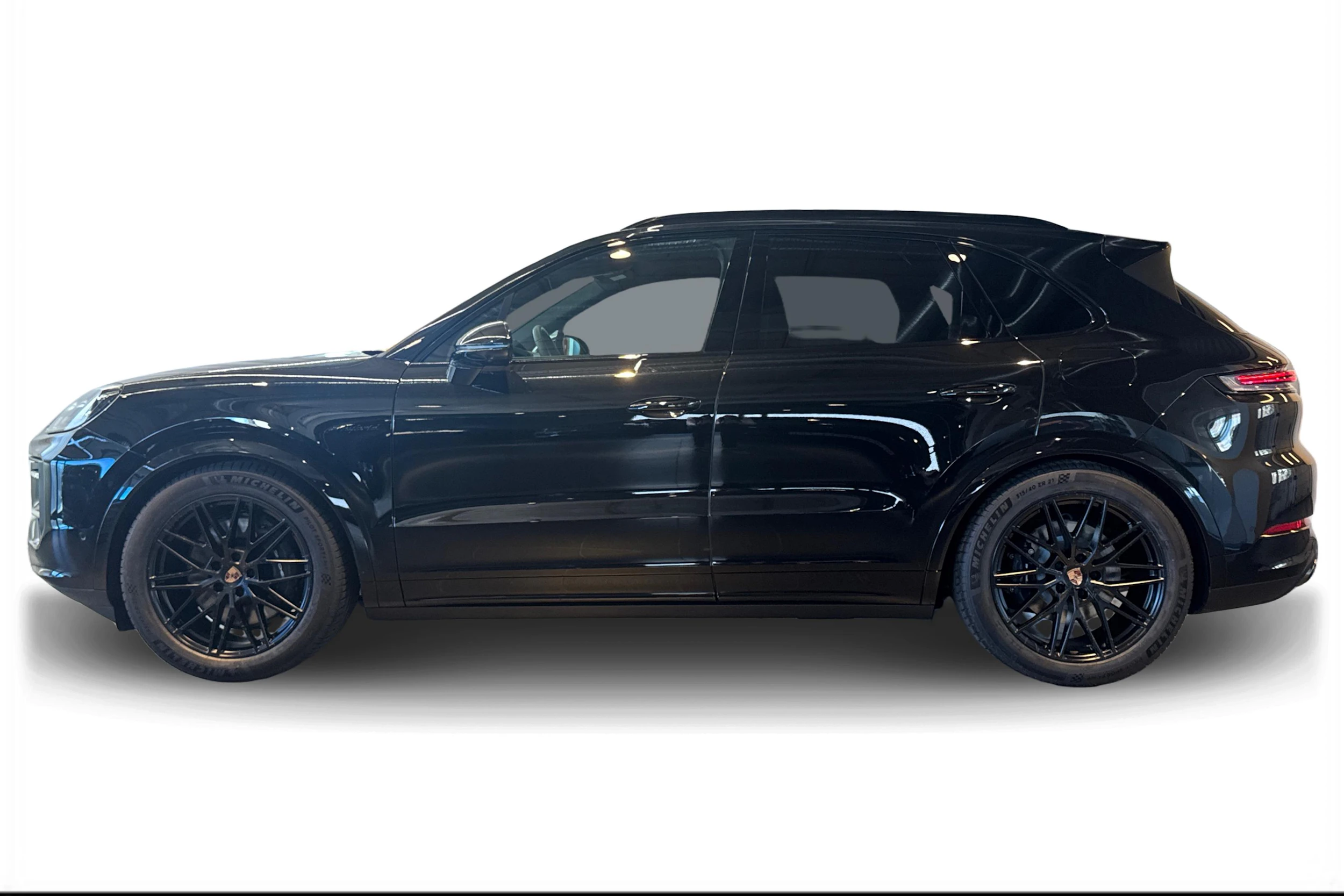 met. musta Porsche Cayenne 2026 kuva 6.