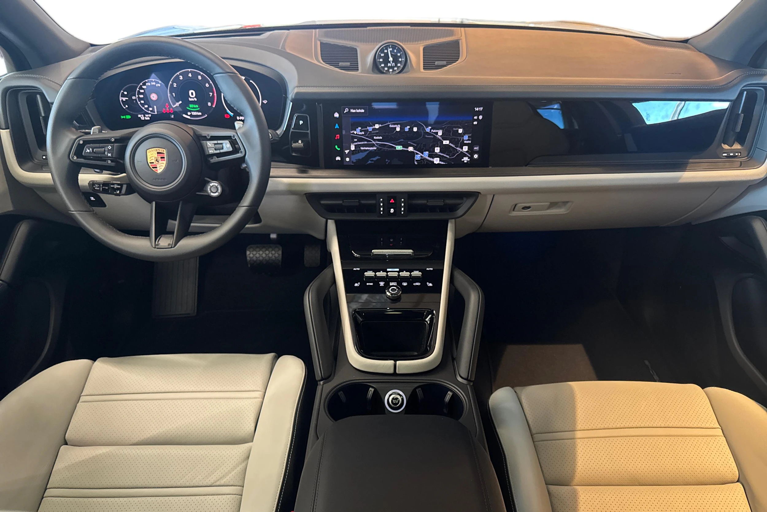met. musta Porsche Cayenne 2026 kuva 8.
