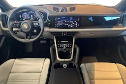 met. musta Porsche Cayenne 2026 kuva 8.