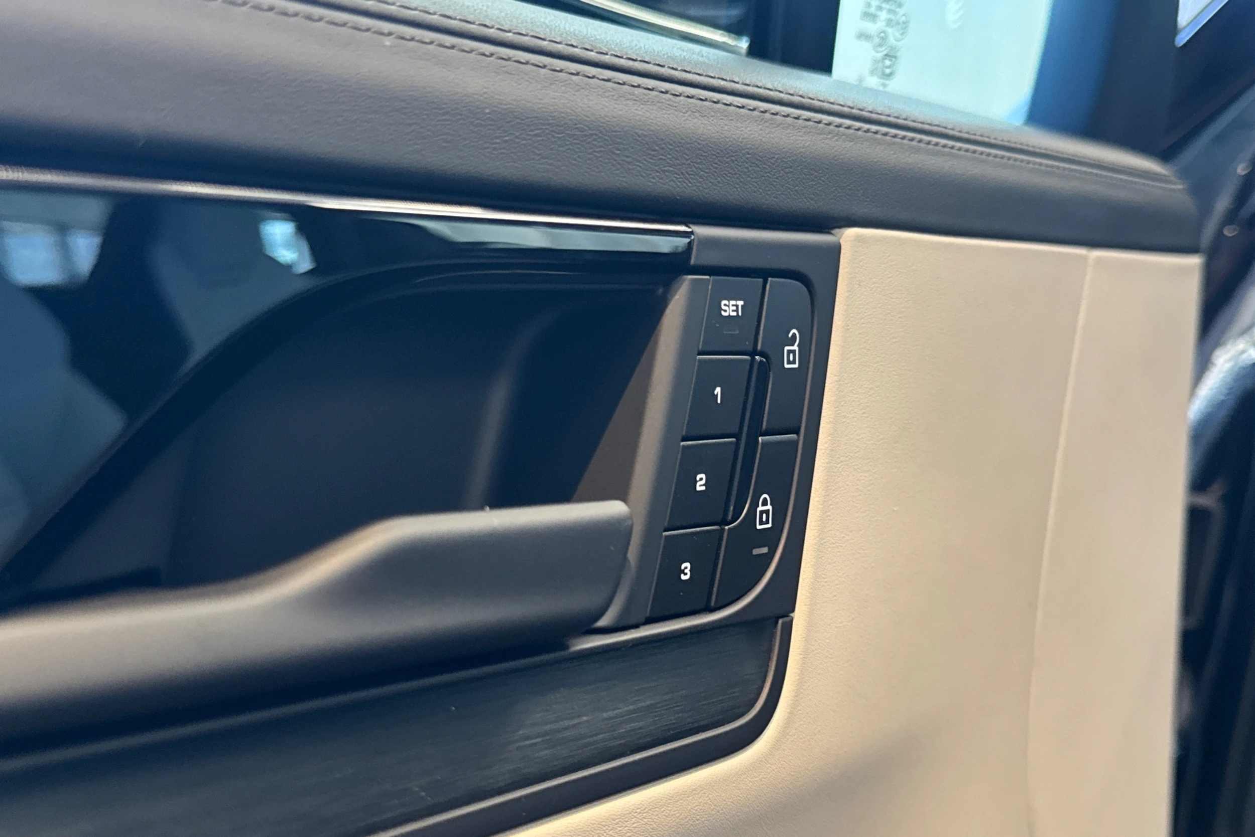 met. musta Porsche Cayenne 2026 kuva 11.