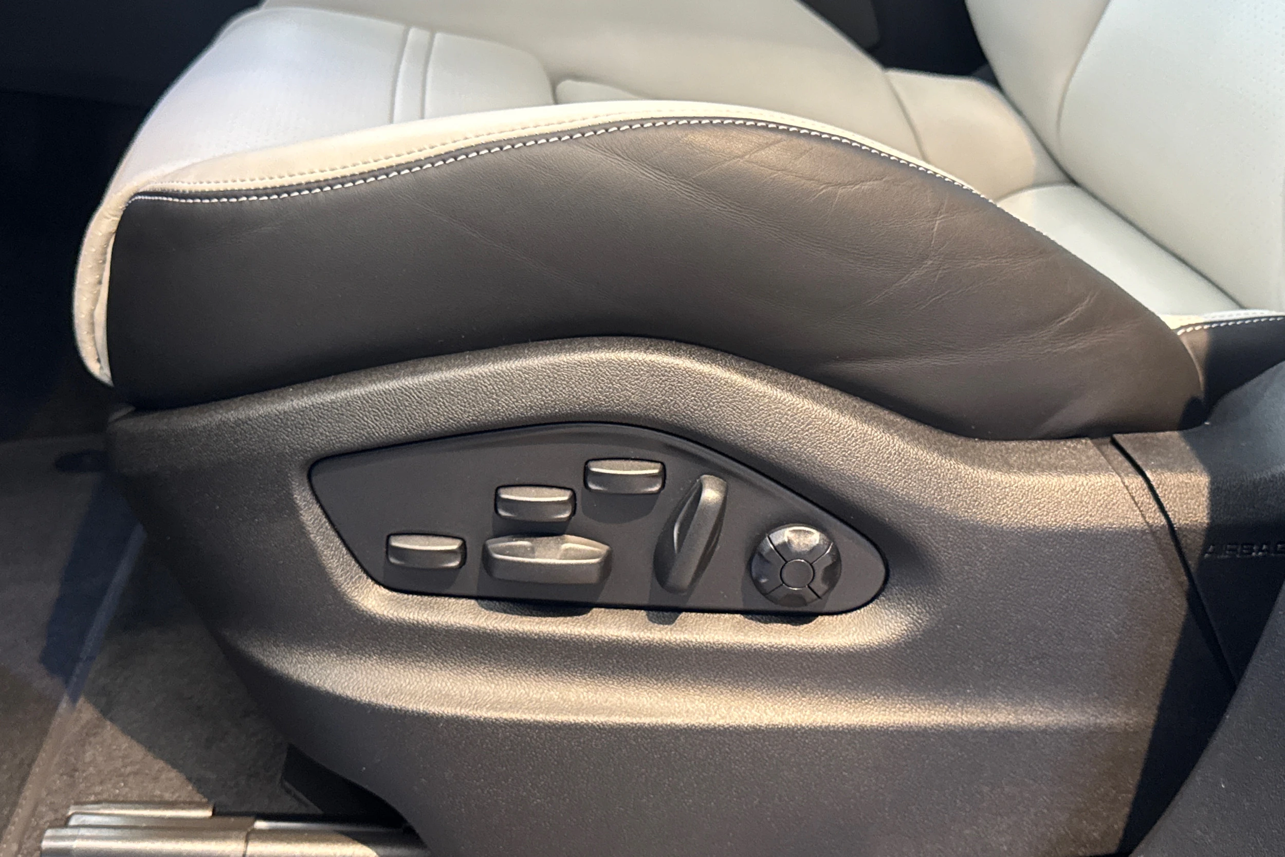 met. musta Porsche Cayenne 2026 kuva 13.