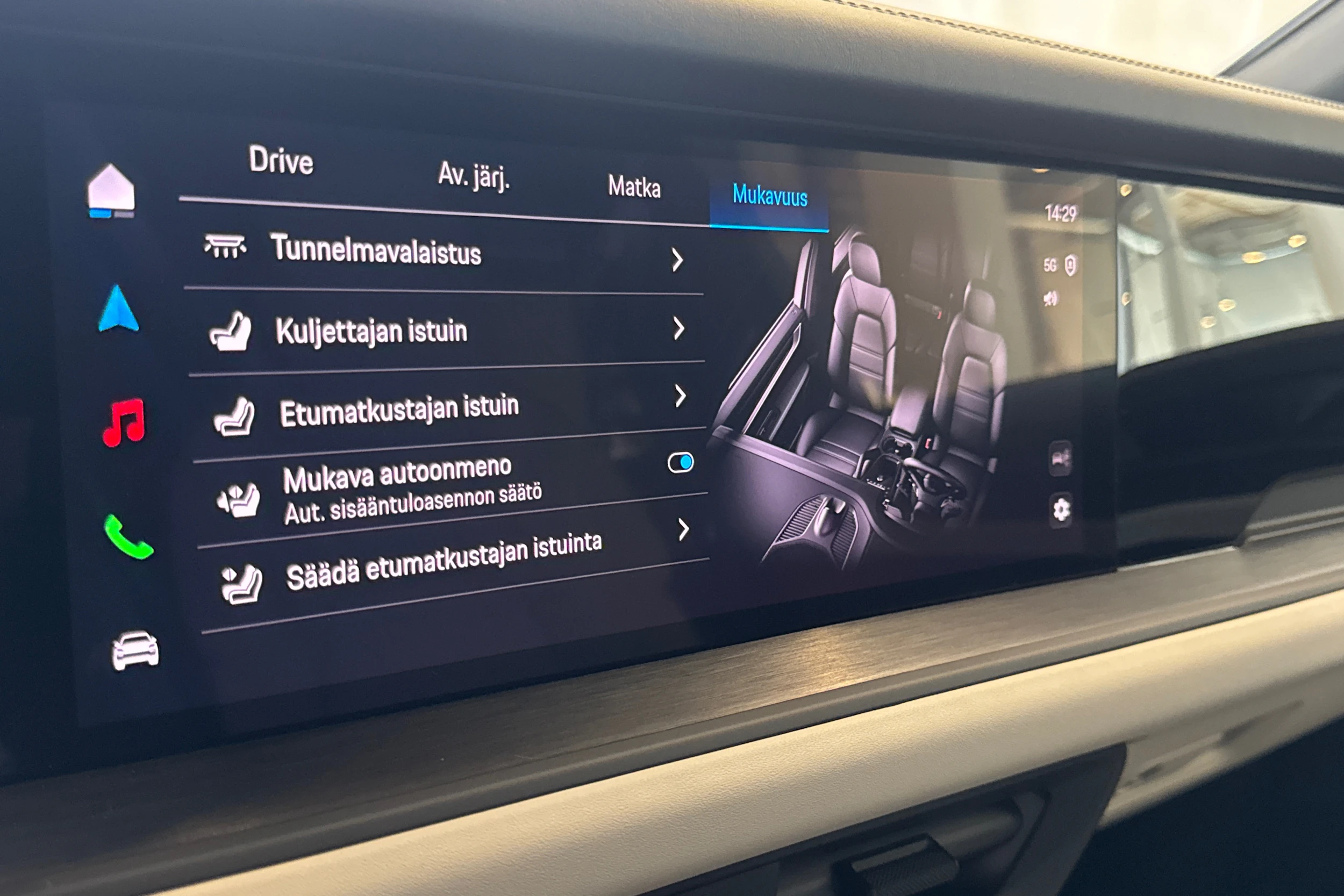 met. musta Porsche Cayenne 2026 kuva 21.