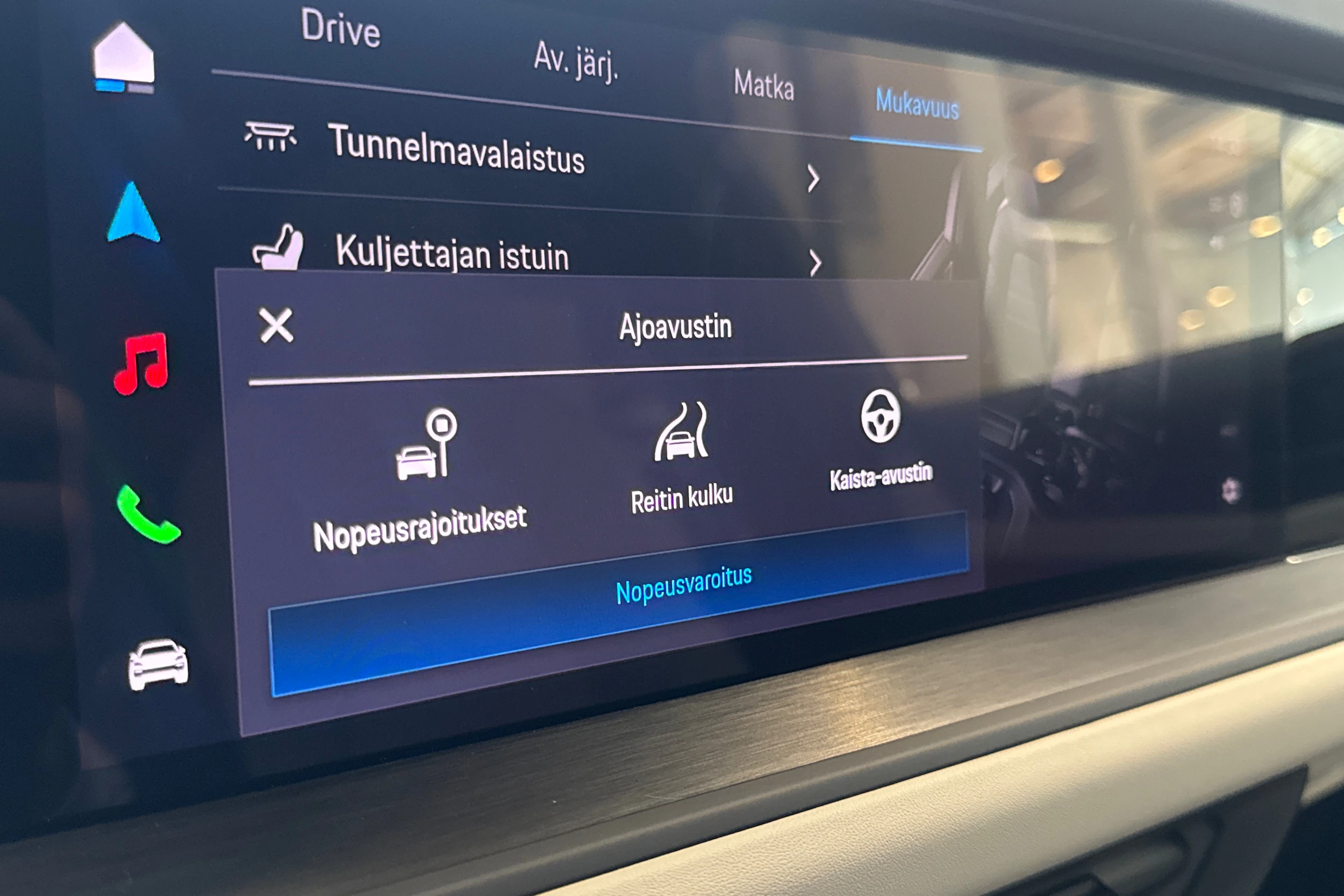 met. musta Porsche Cayenne 2026 kuva 22.
