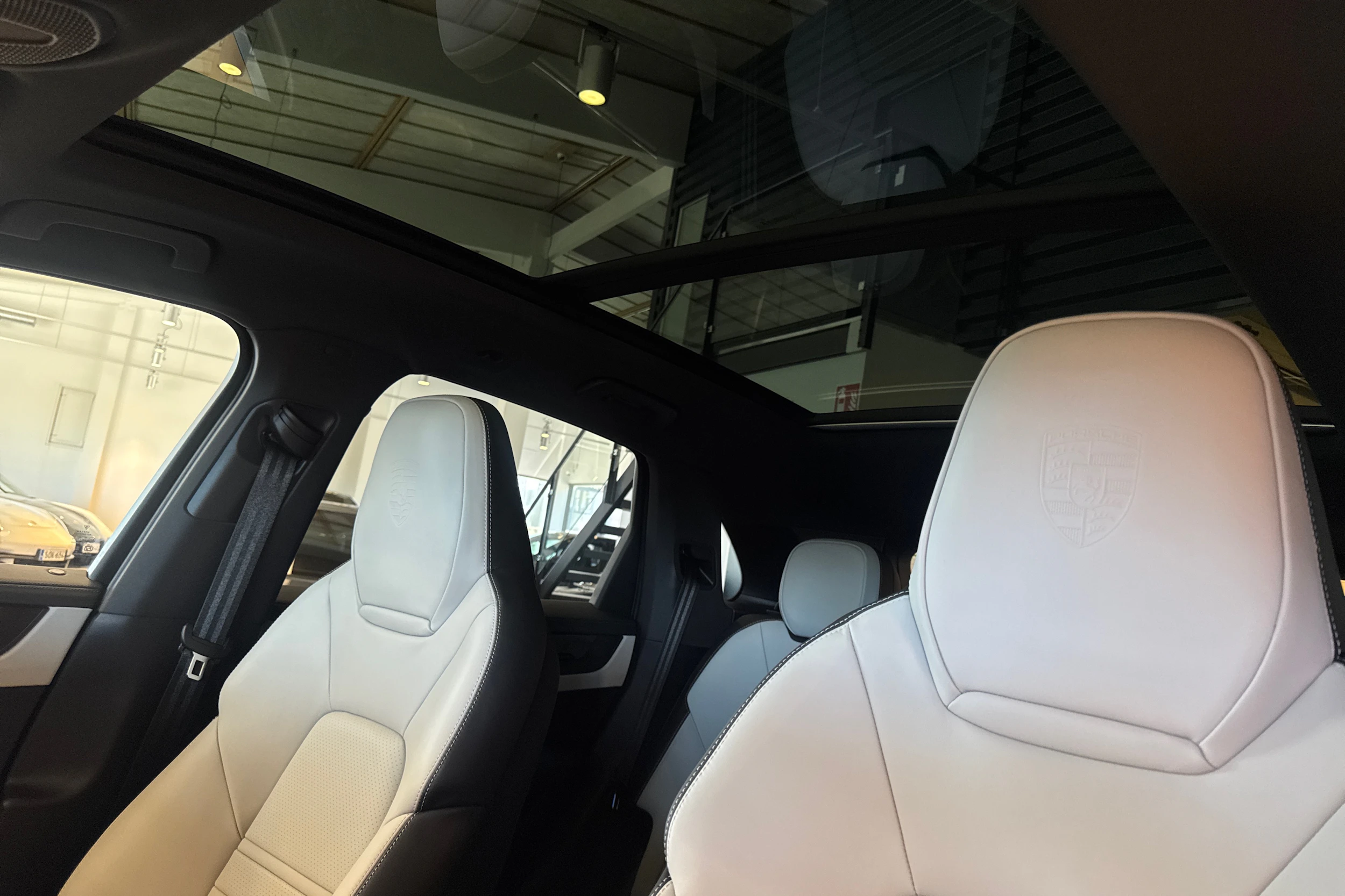 met. musta Porsche Cayenne 2026 kuva 23.