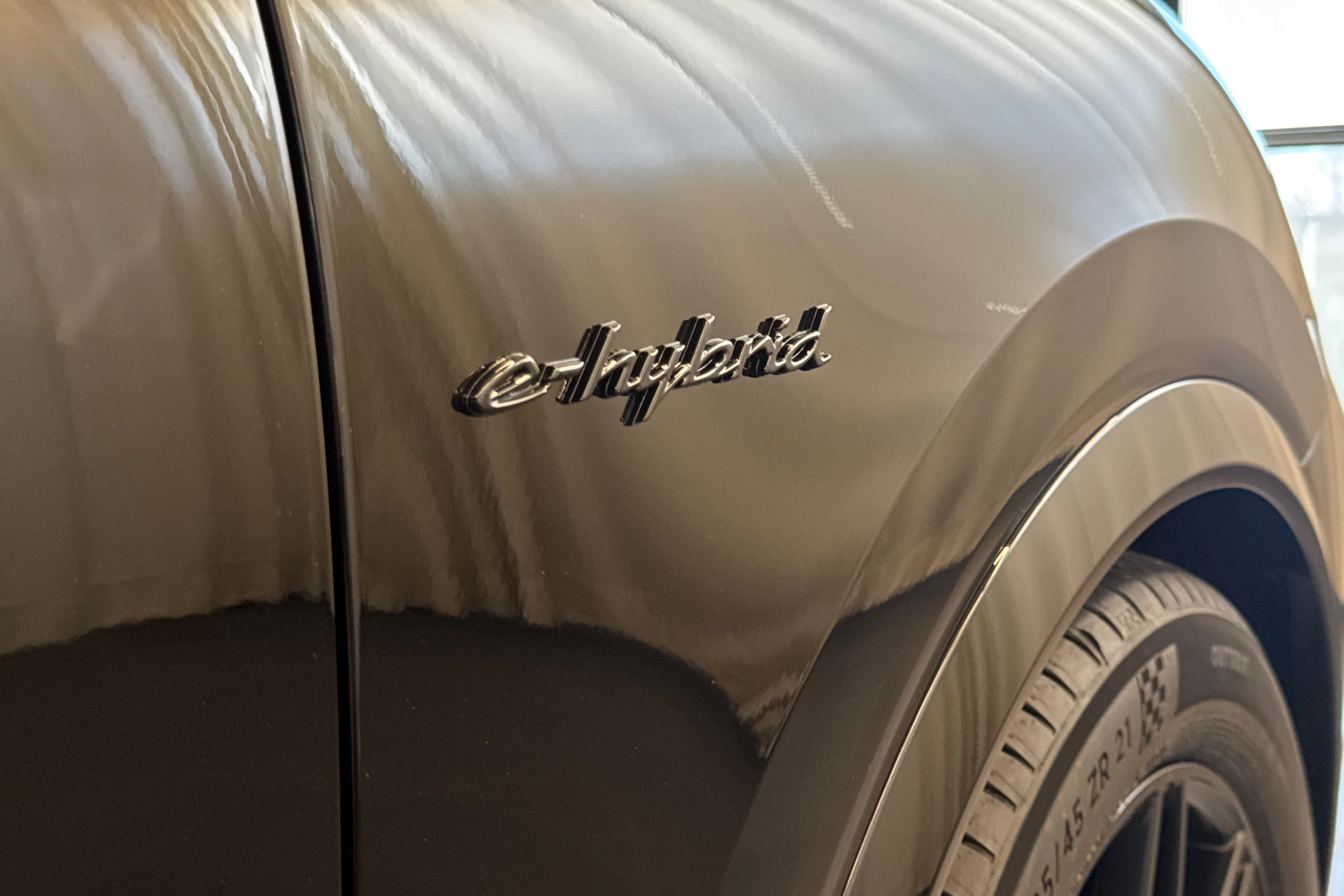 met. musta Porsche Cayenne 2026 kuva 26.