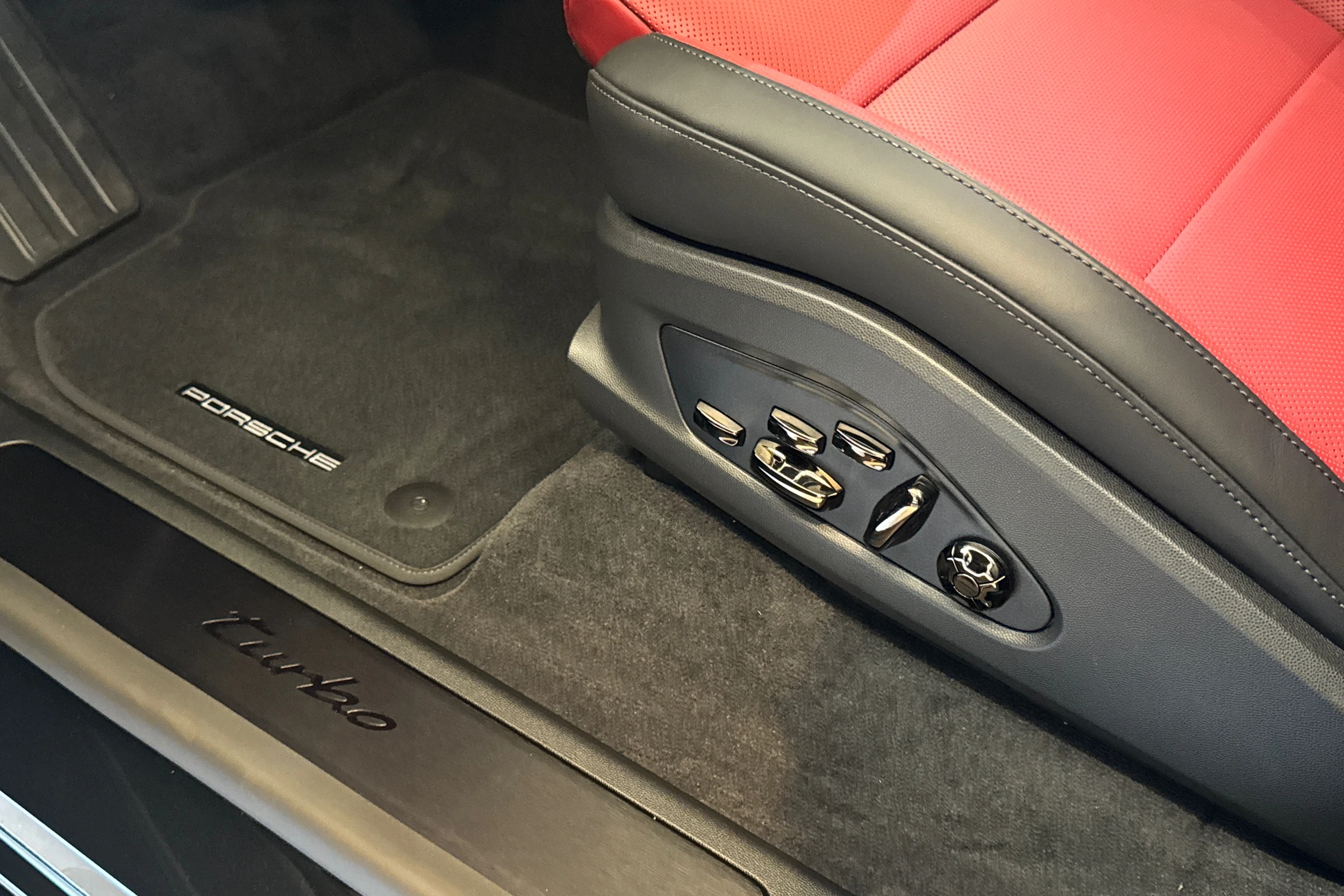 met. musta Porsche Cayenne 2026 kuva 11.
