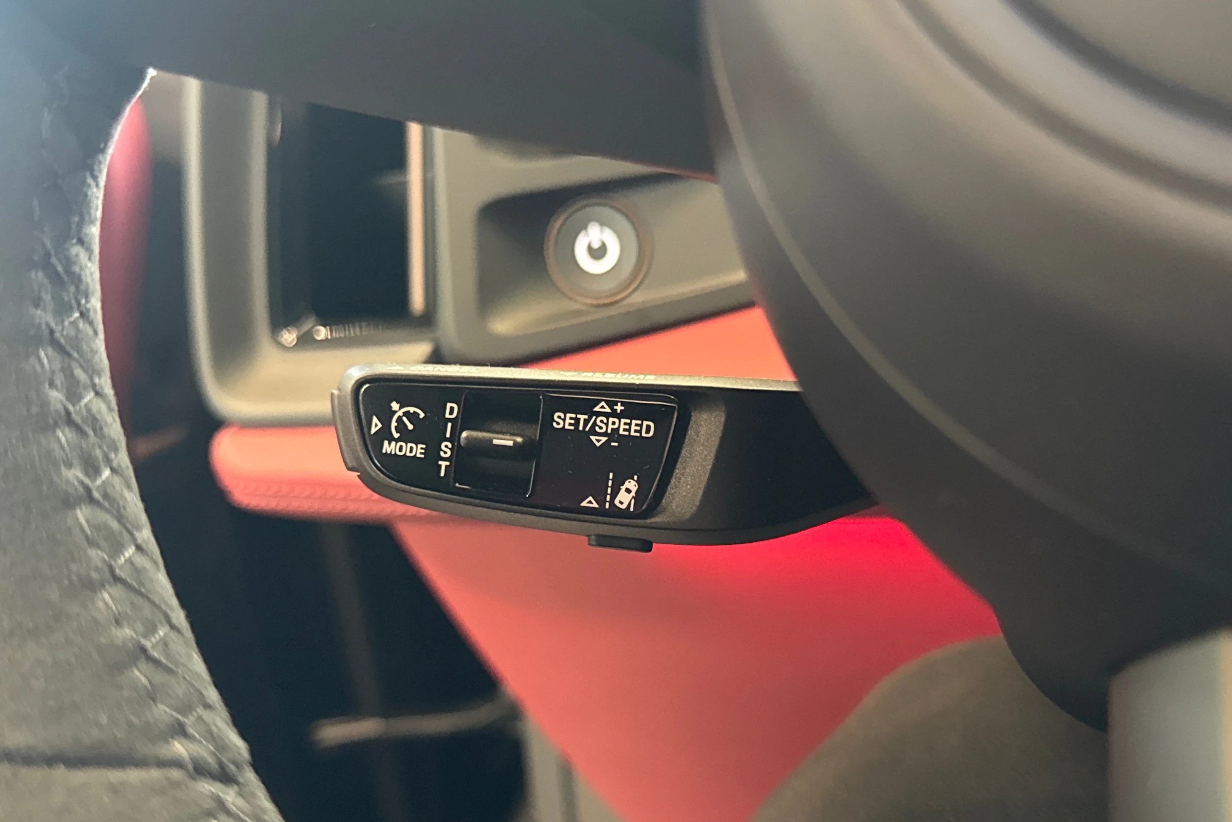 met. musta Porsche Cayenne 2026 kuva 12.