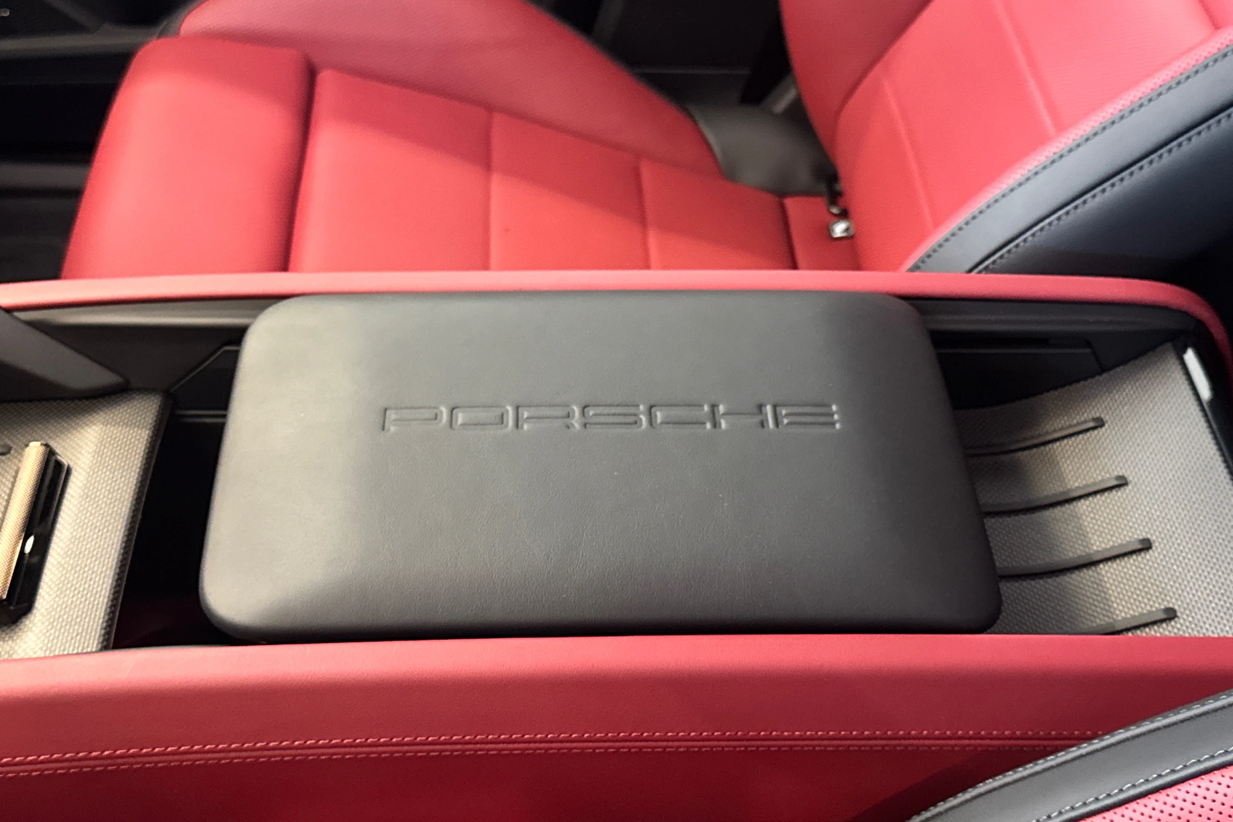 met. musta Porsche Cayenne 2026 kuva 21.