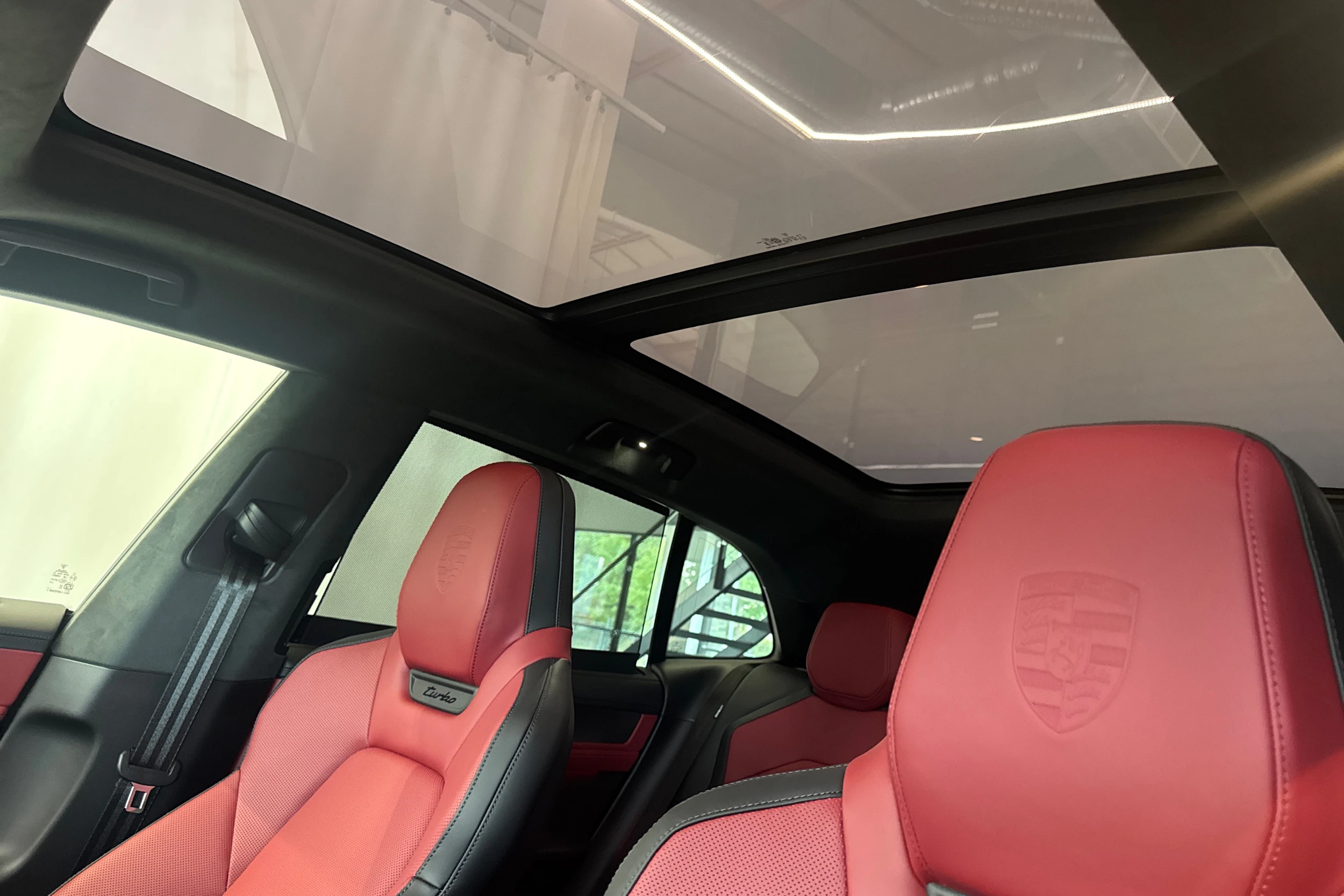 met. musta Porsche Cayenne 2026 kuva 23.