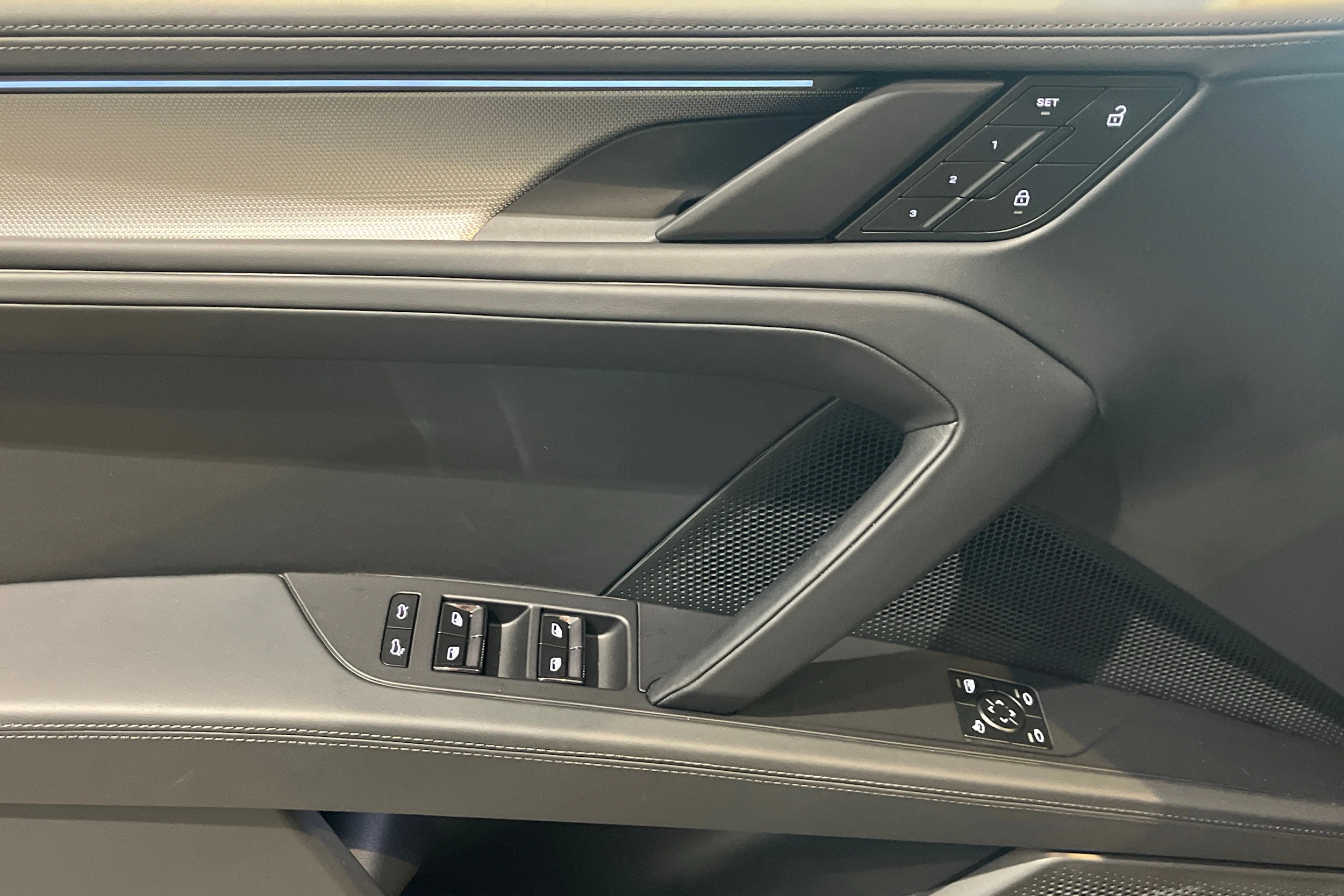 ruskea (beige) Porsche Cayenne 2026 kuva 14.