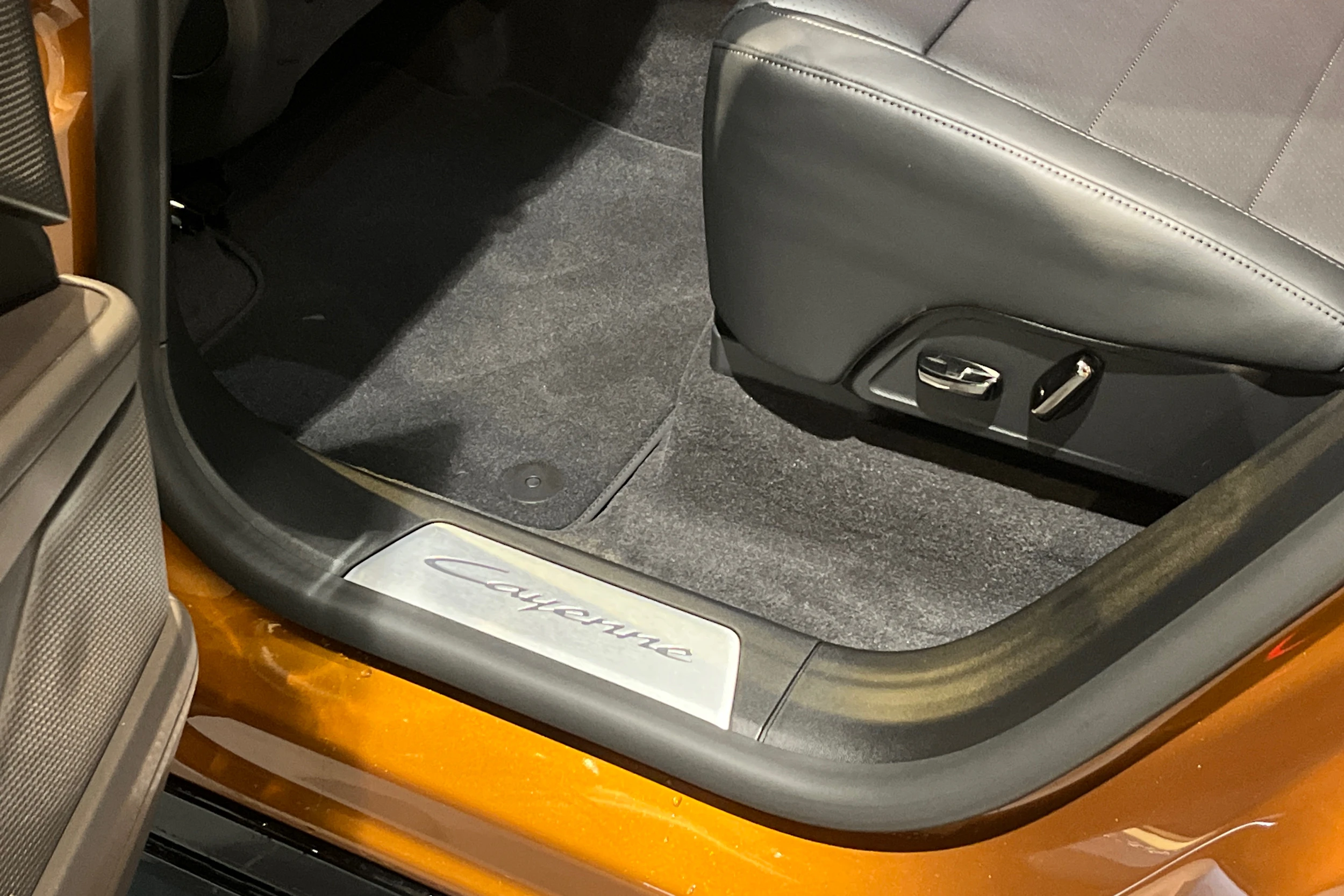 ruskea (beige) Porsche Cayenne 2026 kuva 21.