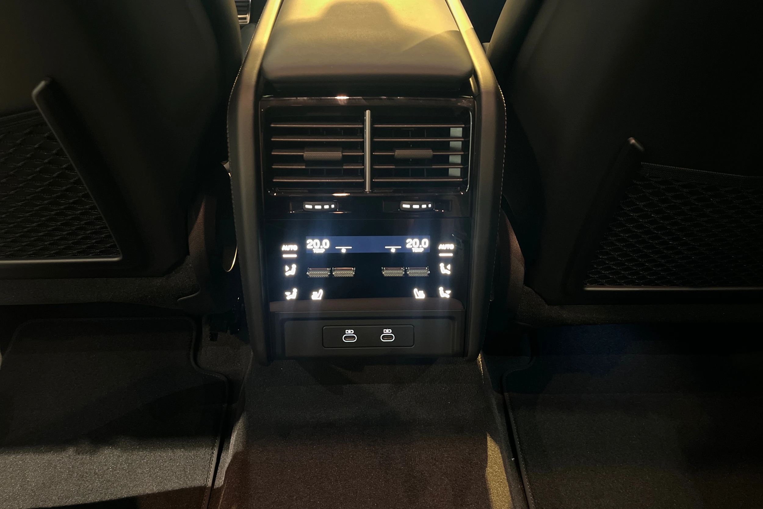 ruskea (beige) Porsche Cayenne 2026 kuva 22.