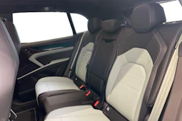 met. vihreä Porsche Cayenne 2026 kuva 8.