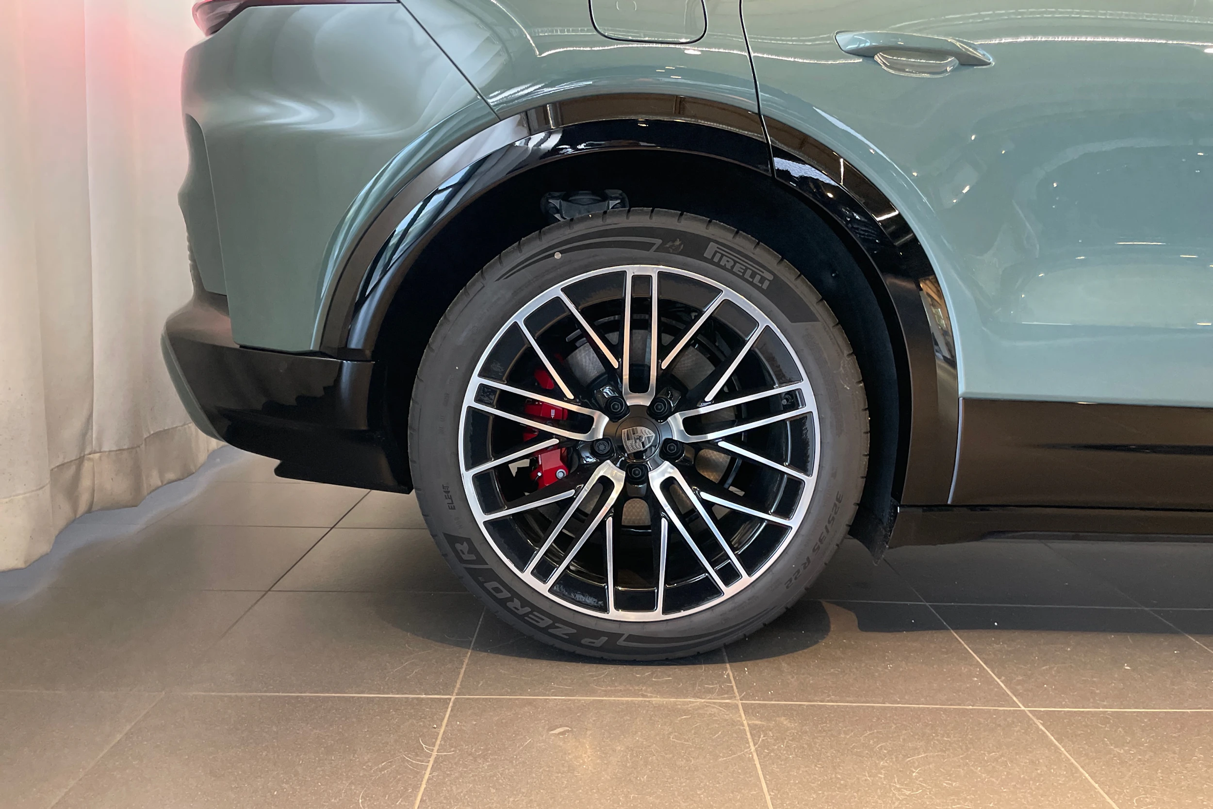 met. vihreä Porsche Cayenne 2026 kuva 10.