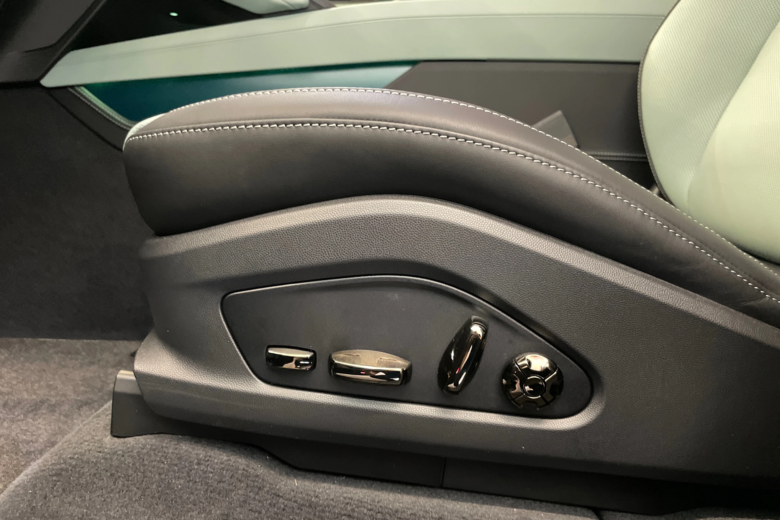 met. vihreä Porsche Cayenne 2026 kuva 11.